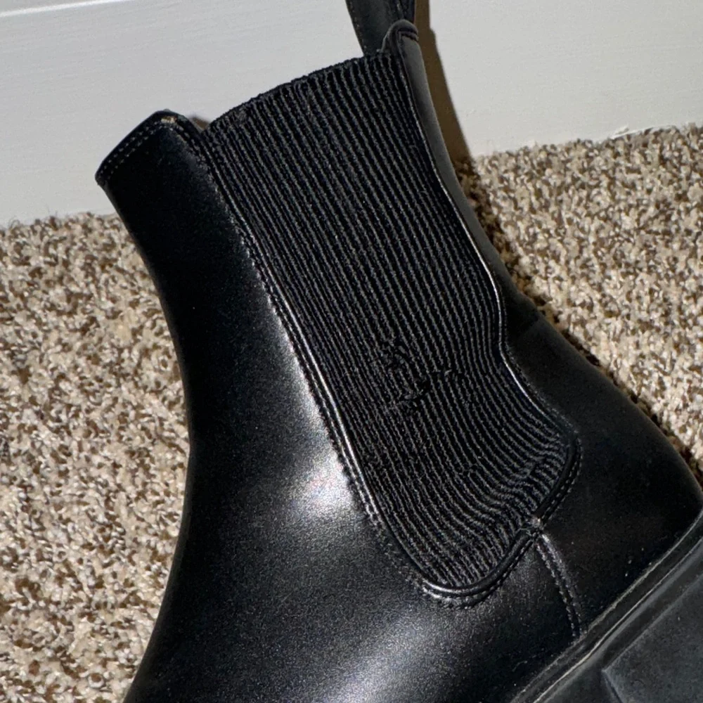Steve Madden black Chelsea slip on boots - Picture 10 of 10